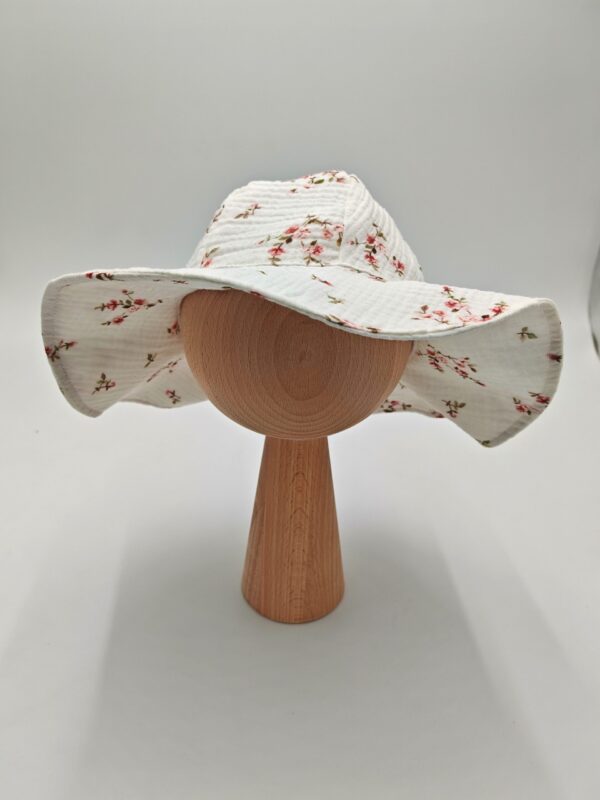 Kapelusz-dla-dziewczynki-Rozyczki-scaled-1.jpg