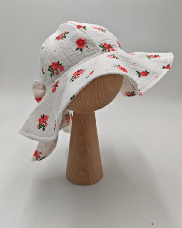 Kapelusz-dla-dziewczynki-muslinowy-Koralowe-kwiaty-scaled-1.jpg