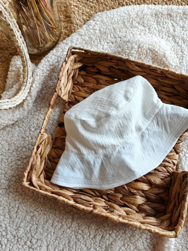 Kapelusz-muslinowy-dla-chlopca-ecru-scaled-1.jpg