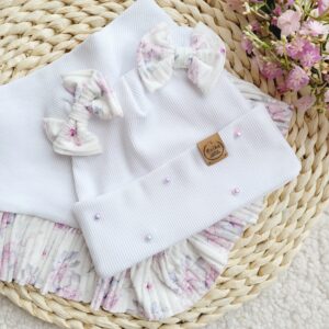 Komplet czapka z uszkami i kokardkami z chustą z falbanką Old Roses
