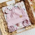 Komplet-dla-dziewczynki-wiazany-kokardki-Purple-Garden-pastelowy-roz-perelki-scaled-1.jpg