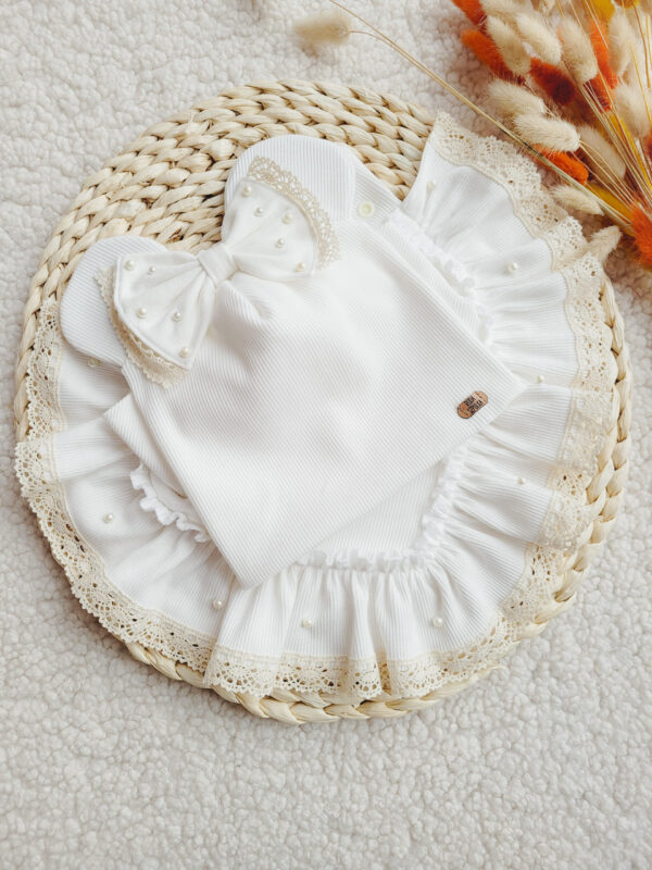 Komplet-dla-dziewczynki-z-koronka-ecru-scaled-1.jpg