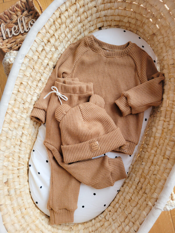 Komplet dziecięcy sweterkowy karmel