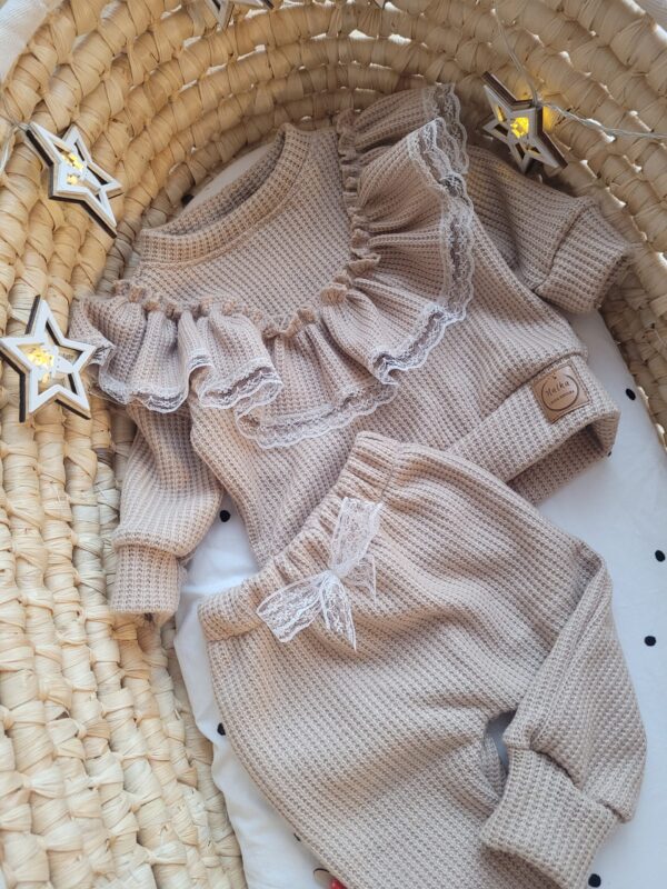 Komplet dla dziewczynki z falbanką beż