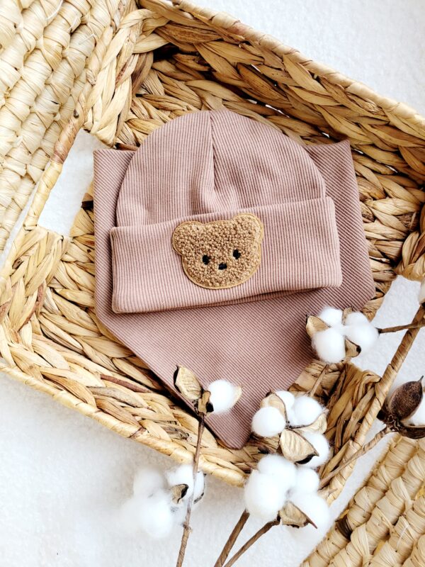 Komplet prążkowany z misiem ciemny beż