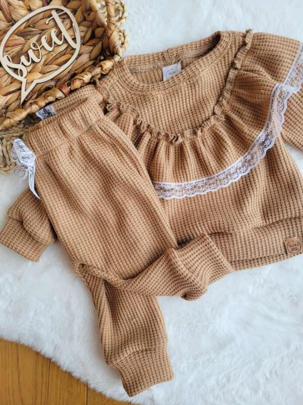 Komplet sweterkowy dla dziewczynki karmel Komplet sweterkowy dla dziewczynki karmel