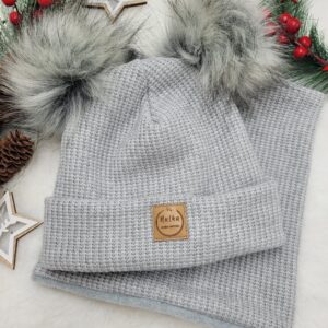 Czapka zimowa dziecięca wiązana z pomponami - szary melanż jasny