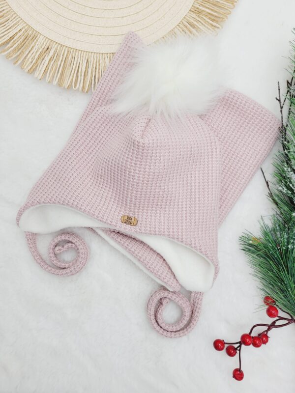 Komplet-zimowy-wiazany-roz-pastelowy-pompon-bialy-scaled-1.jpg
