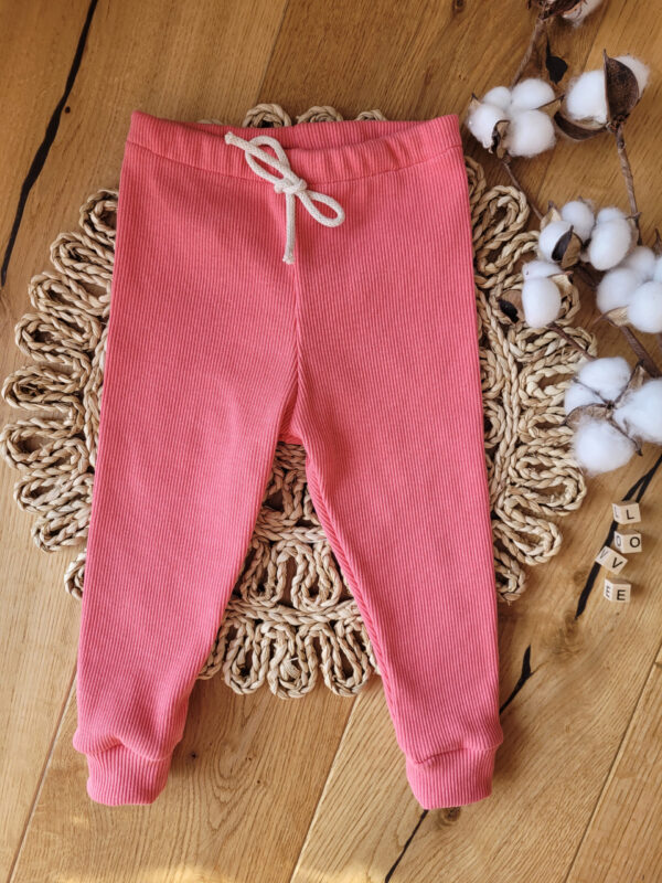 Legginsy-prazkowane-dzieciece-koralowe-2-scaled-1.jpg