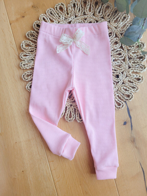 Legginsy-prazkowane-dzieciece-pudrowy-roz-scaled-1.jpg