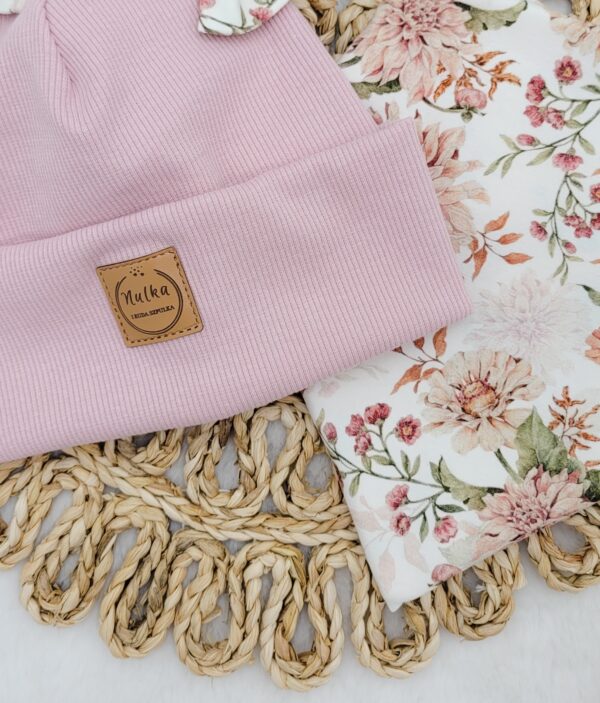 Pastelowy róż dalie