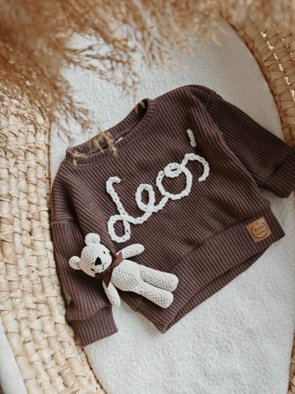 Sweterek z imieniem Leoś cappucino