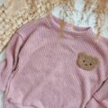 Sweterek dla dziecka z misiem brudny różowy