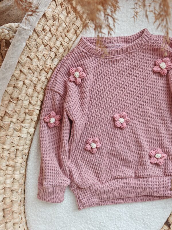 Sweterek dla dziewczynki brudny róż z kwiatami