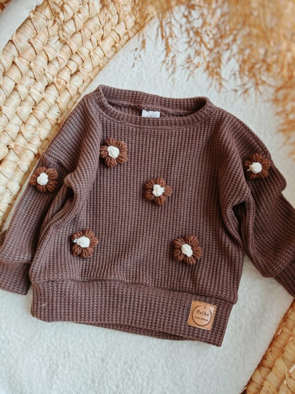 Sweterek dla dziewczynki cappucino z kwiatami brąz