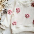 Sweterek dla dziewczynki classic ecru z kwiatami brudny róż