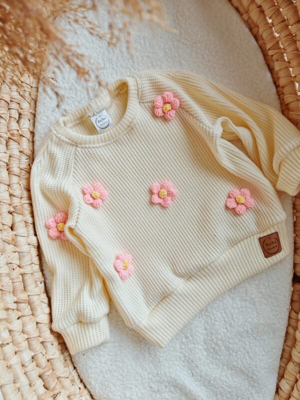 Sweterek dla dziewczynki kremowy z kwiatami róż