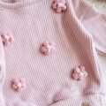 Sweterek dla dziewczynki pastelowy róż kwiaty brundy róż
