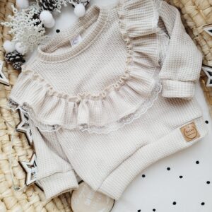 Sweterek dla dziewczynki z falbanką jasny beż