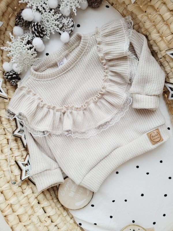 Sweterek dla dziewczynki z falbanką jasny beż