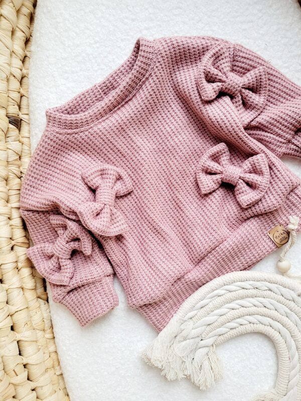 Sweterek dla dziewczynki z kokardkami brudny róż