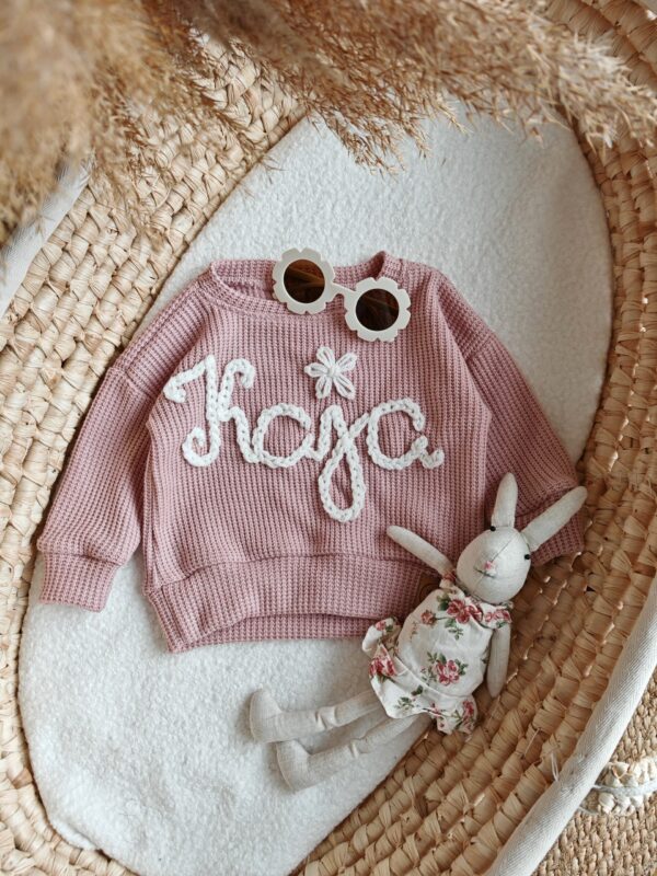 Sweterek z haftem pastelowy róż Kaja