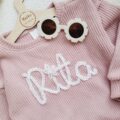 Sweterek z haftem pastelowy róż Rita