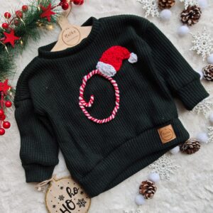 Sweterek świąteczny dla dziecka z literą zieleń butelkowa