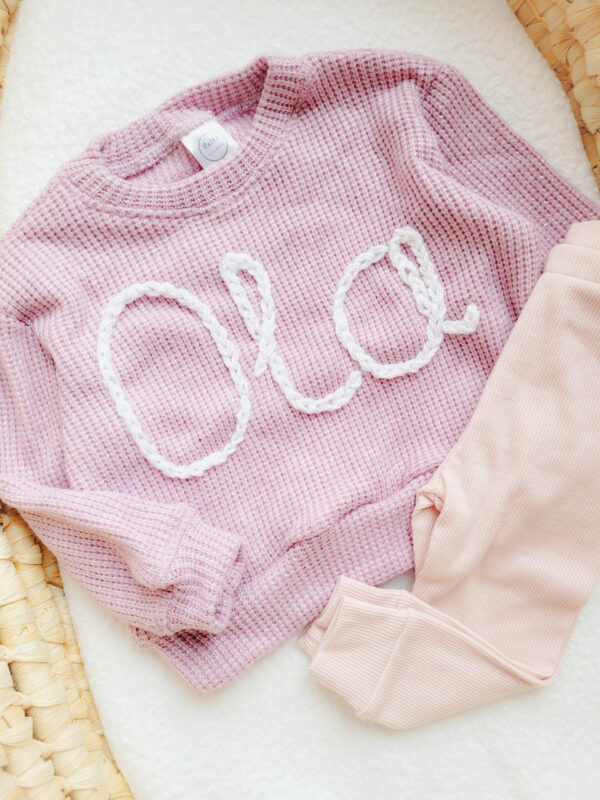 Sweterek z haftem róż ze srebrną nitką Ola