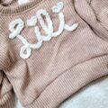 Sweterek z napisem Lili pudrowy róż