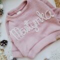 Sweterek z napisem Martynka pastelowy róż
