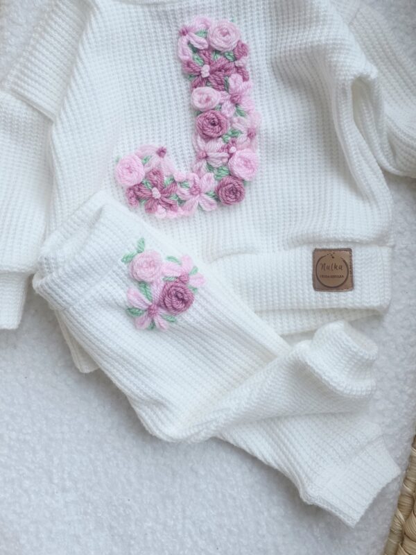 Legginsy z kwiatowym haftem ecru