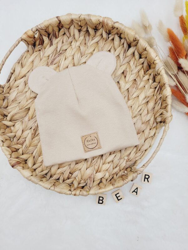 Czapka prążkowana prosta z uszkami jasny beż Czapka prążkowana prosta z uszkami jasny beż