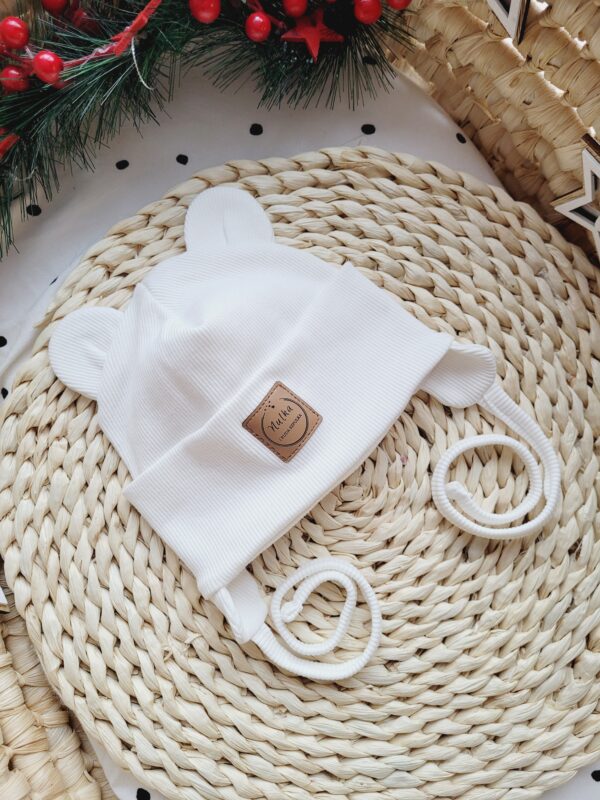 Czapka prążkowana wywiana z uszkami ecru