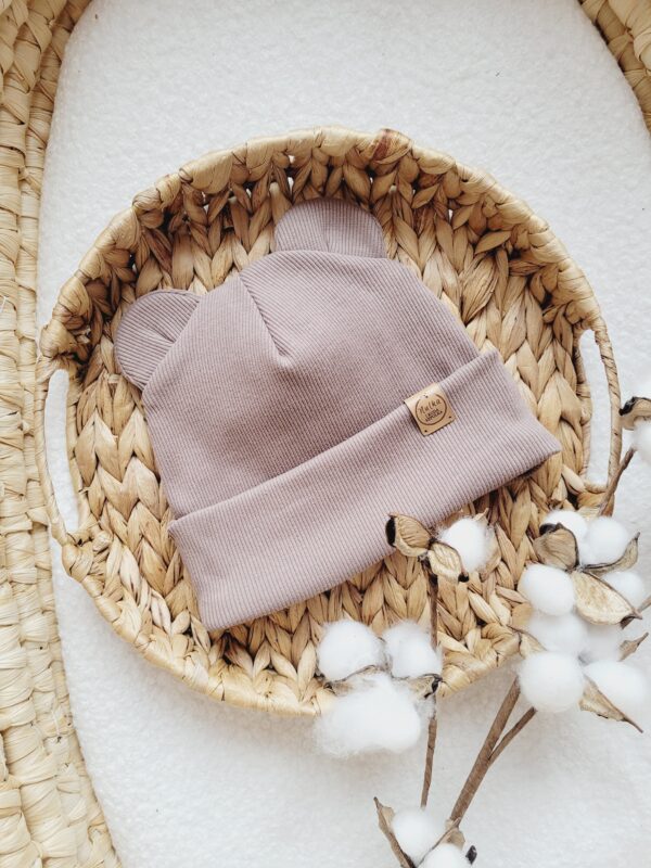 Czapka prążkowana wywijana z uszkami cappucino