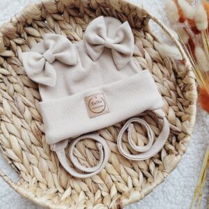 Czapka wiązana z kokardkami jassny beż