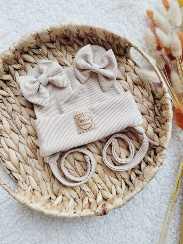 Czapka wiązana z kokardkami jassny beż Czapka wiązana z kokardkami jassny beż